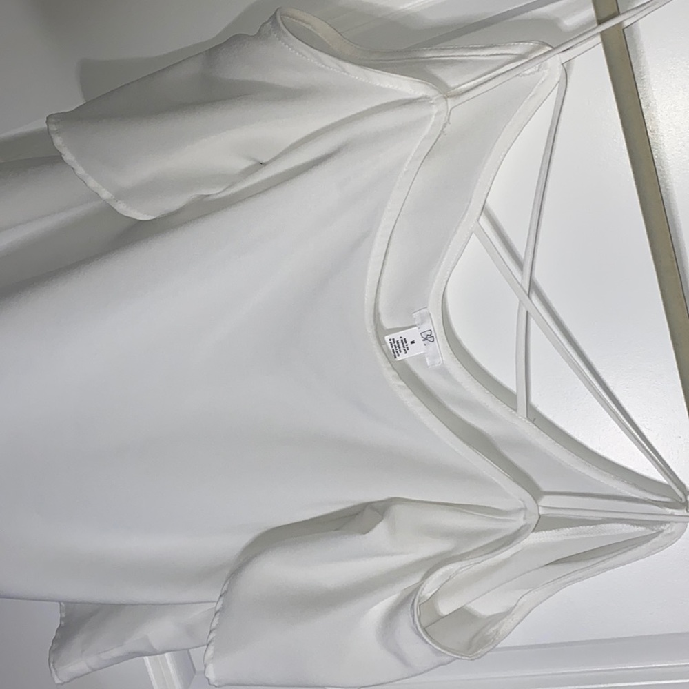 all white short sleeve Off shoulder. - Picture 2 of 4